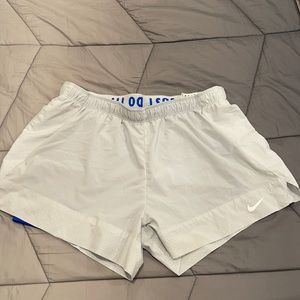 Women’s XL Nike 2 in 1 shorts